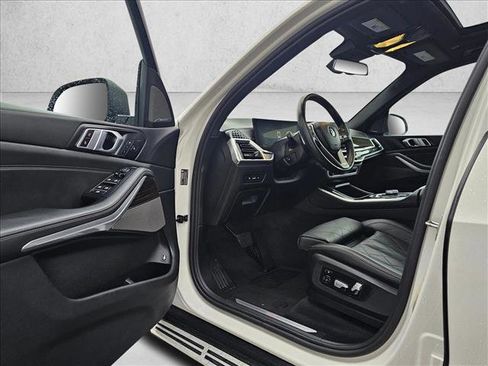 Used 2024 BMW X5 xDrive50e image 18