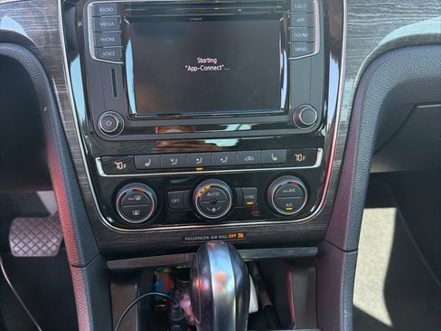Used 2018 Volkswagen Passat 2.0T SE image 11