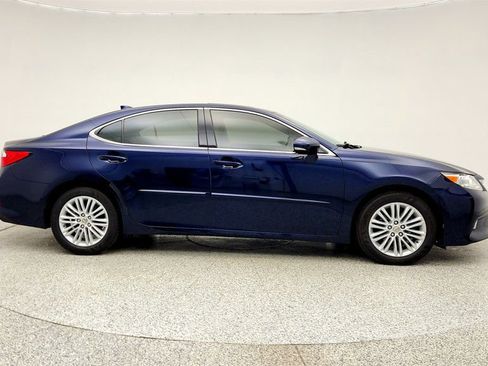 Used 2015 Lexus ES 350 w/ Luxury Package FWD image 4