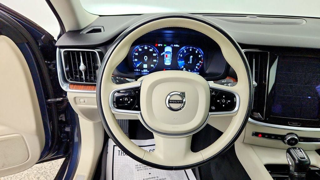 Used 2021 Volvo S60 T5 Momentum FWD image 12