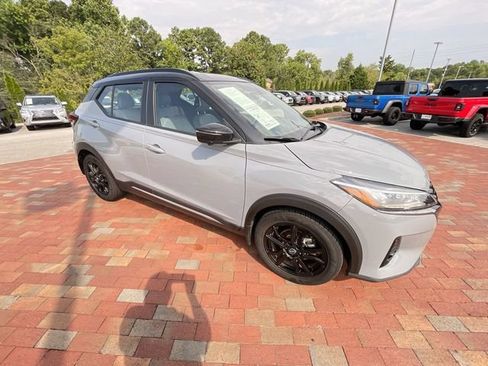 Used 2023 Nissan Kicks SR w/ SR Premium Package FWD image 37