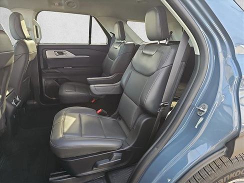 Used 2025 Ford Explorer Active w/ Active Comfort Package image 9