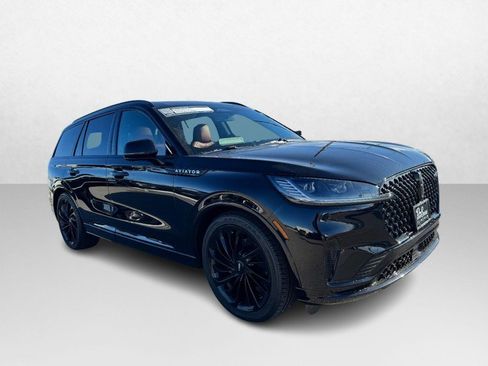 Certified 2025 Lincoln Aviator Reserve w/ Equipment Group 201A image 3