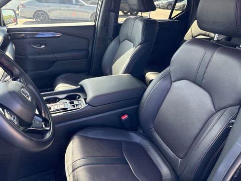 Used 2025 Honda Pilot Black Edition image 11