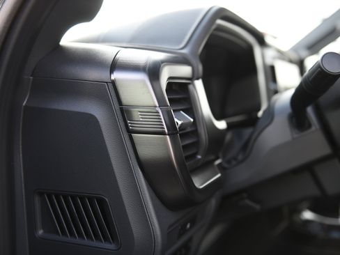 New 2025 Ford F150 Lariat w/ Equipment Group 502A High image 37