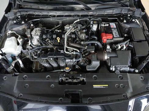 Used 2024 Nissan Altima 2.5 SV image 12