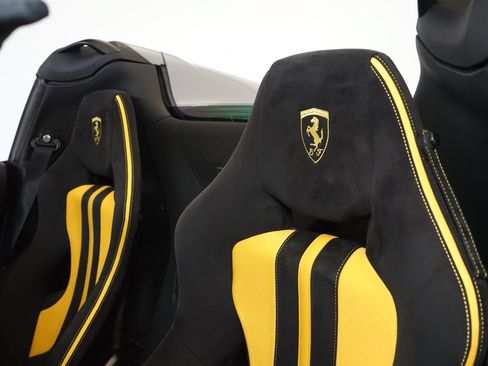 Used 2022 Ferrari 812 GTS RWD image 29
