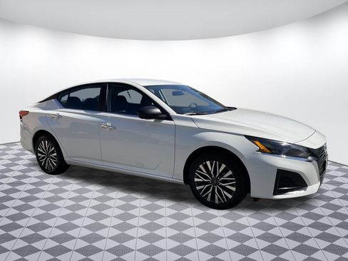 Used 2025 Nissan Altima 2.5 SV AWD/4WD image 1