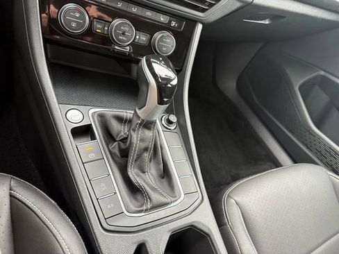 Used 2024 Volkswagen Jetta SE image 11