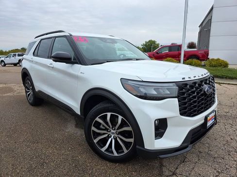 Certified 2025 Ford Explorer ST-Line image 2