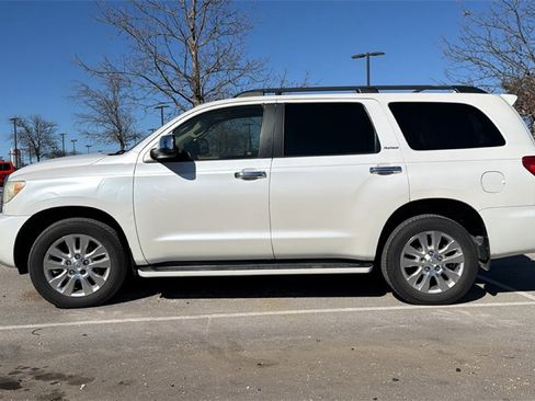 Used 2010 Toyota Sequoia Platinum image 10