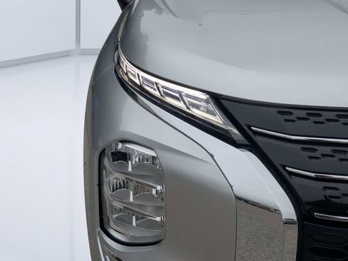 Used 2024 Mitsubishi Outlander SE FWD image 9