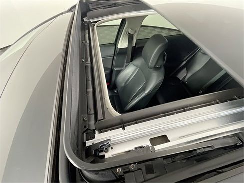 Used 2025 Kia Sportage EX w/ Premium Package image 23