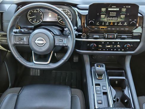 Used 2024 Nissan Pathfinder SL image 32