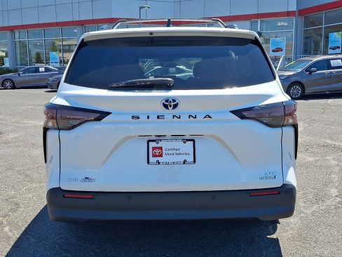 Used 2023 Toyota Sienna XLE AWD/4WD image 6
