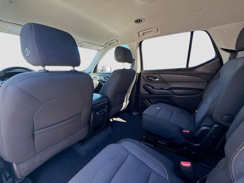 Used 2020 Chevrolet Traverse LT image 24