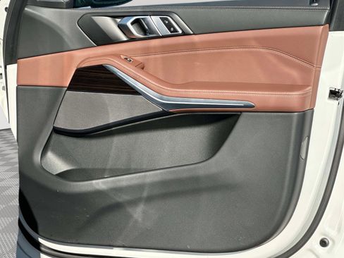 Used 2025 BMW X5 xDrive50e image 26