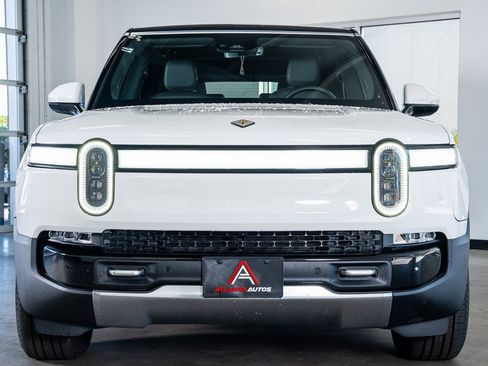 Used 2023 Rivian R1S Adventure image 3