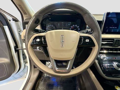 Used 2022 Lincoln Corsair AWD w/ Premium Package image 9