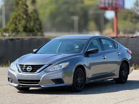 Used 2017 Nissan Altima 2.5 S w/ Power Driver Seat Package image 6