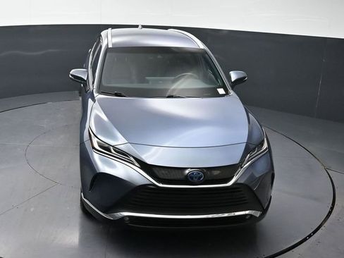 Used 2024 Toyota Venza XLE image 26