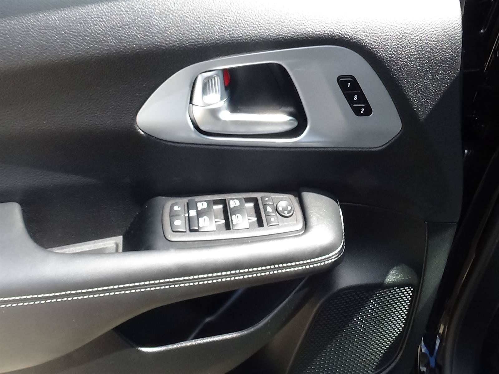 Used 2026 Chrysler Pacifica Limited FWD image 18