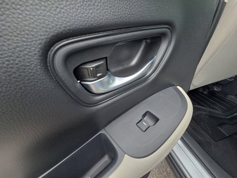 Used 2025 Honda HR-V LX image 18