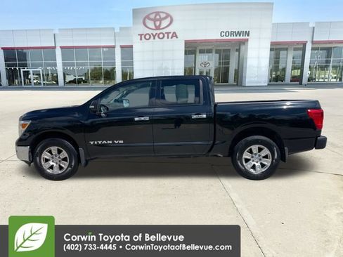 Used 2018 Nissan Titan SV w/ SV Convenience Package AWD/4WD image 2