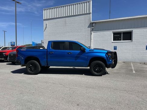 Used 2024 Chevrolet Silverado 1500 Custom Trail Boss w/ LPO, Dark Essentials Package image 2