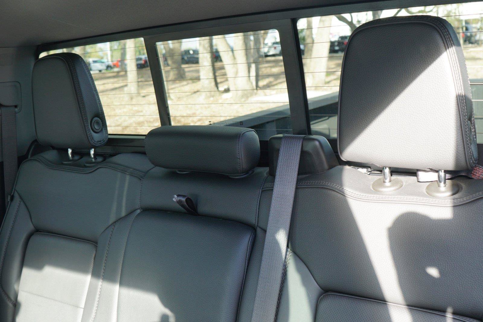 Used 2024 GMC Sierra 3500 Denali w/ Technology Package AWD/4WD image 22