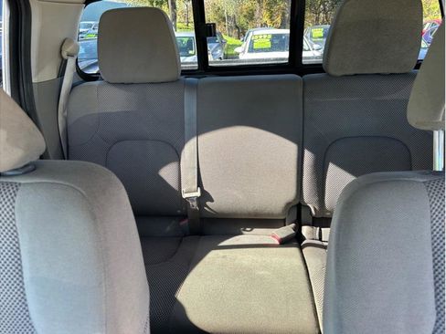 Used 2018 Nissan Frontier SV image 19