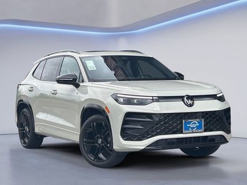 New 2026 Volkswagen Tiguan SE R-Line FWD image 1