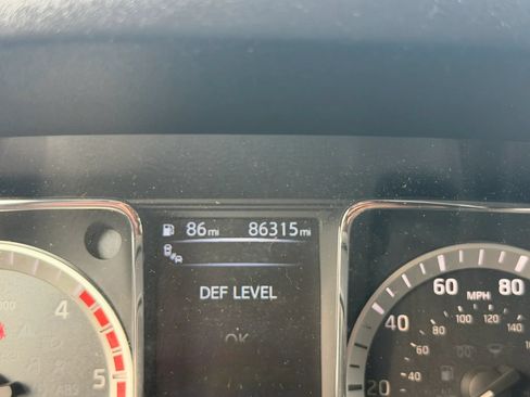 Used 2017 Nissan Titan PRO-4X w/ Pro-4x Convenience Package AWD/4WD image 18