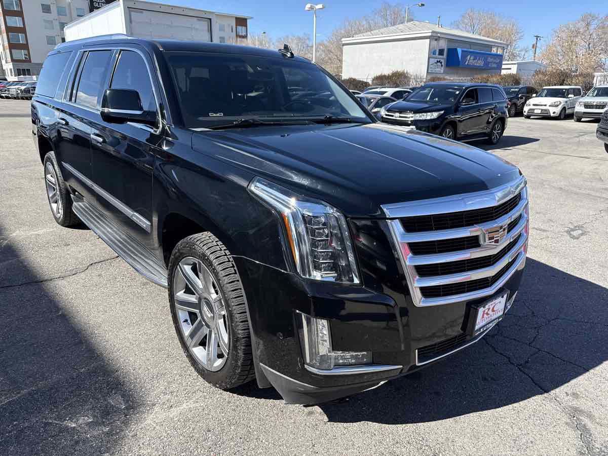 Used 2019 Cadillac Escalade ESV Premium Luxury AWD/4WD image 4