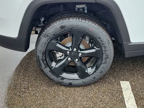 New 2026 Jeep Grand Cherokee Limited w/ Limited Altitude Package AWD/4WD image 5