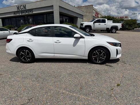 Used 2024 Nissan Sentra SV FWD image 23