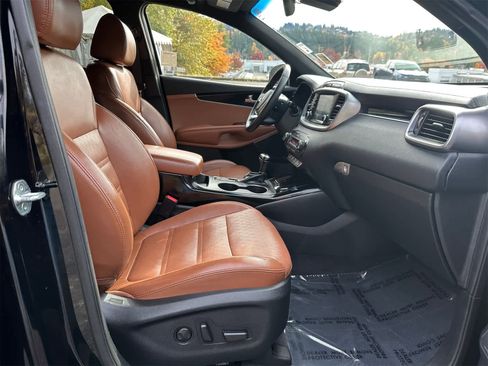 Used 2019 Kia Sorento SX image 12
