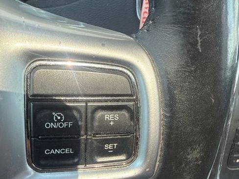 Used 2011 Chrysler Town & Country Limited FWD image 31
