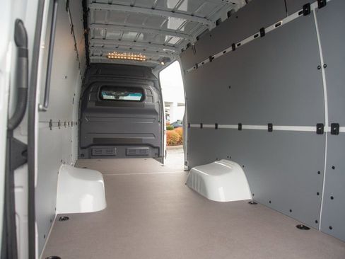 Used 2025 Mercedes-Benz Sprinter 4500 image 35