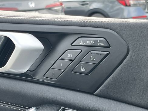 Used 2025 BMW X7 M60i w/ Executive Package image 16