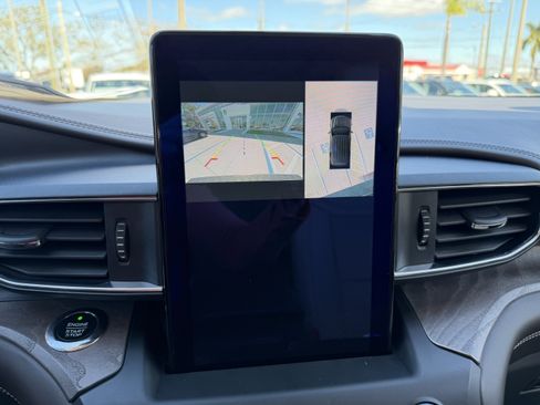 Used 2020 Ford Explorer Platinum w/ Premium Technology Package image 21