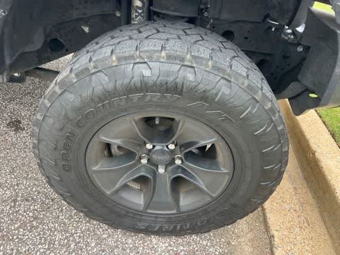 Used 2020 Jeep Wrangler Sport AWD/4WD image 4