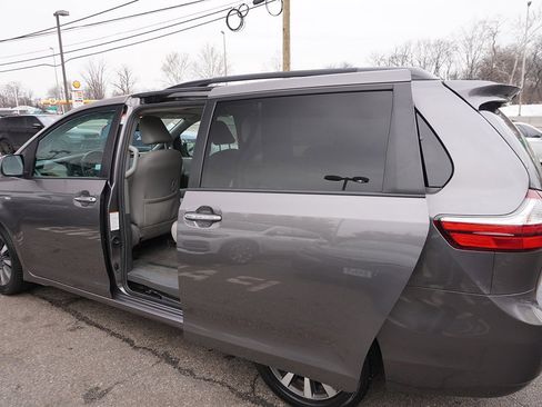 Used 2018 Toyota Sienna XLE w/ XLE Navigation Package image 29