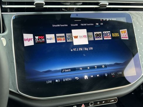 Used 2025 Mercedes-Benz E 350 4MATIC Sedan image 23