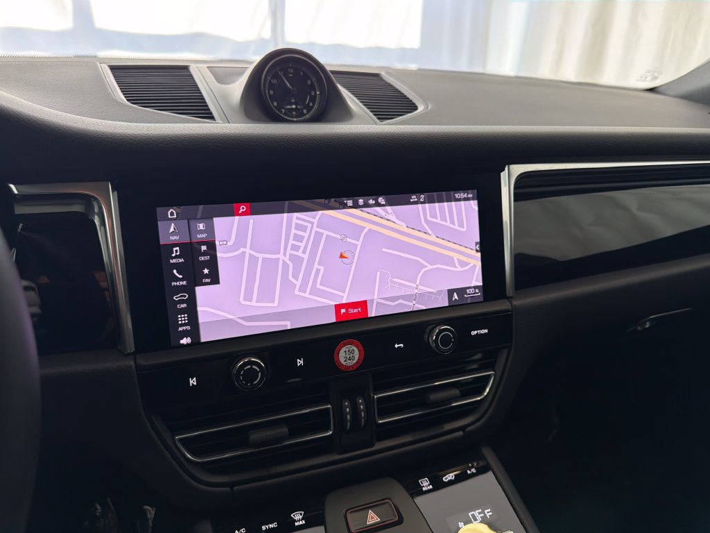 Certified 2026 Porsche Macan AWD/4WD image 23