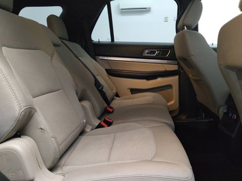 Used 2018 Ford Explorer XLT FWD image 19