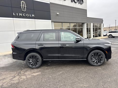 New 2026 Lincoln Navigator Reserve w/ Jet Appearance Package AWD/4WD image 8