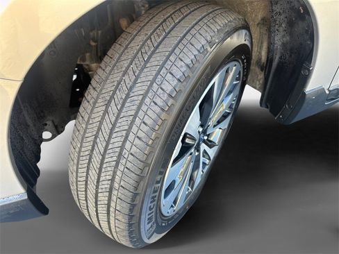 Used 2017 Subaru Outback 2.5i Limited image 9