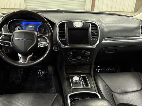 Used 2019 Chrysler 300 Limited image 21