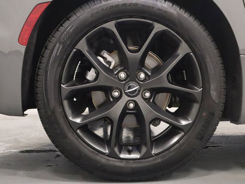 Used 2025 Chrysler Pacifica Limited FWD image 29